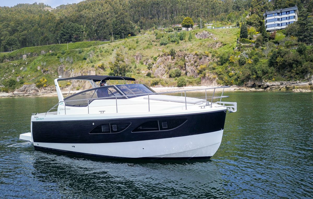 RODMAN SPIRIT 31′ OPEN OUTBOARD